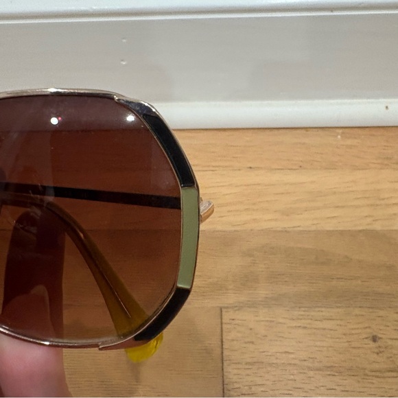 Lucky Brand Gold Frame Sunglasses - Picture 5 of 6